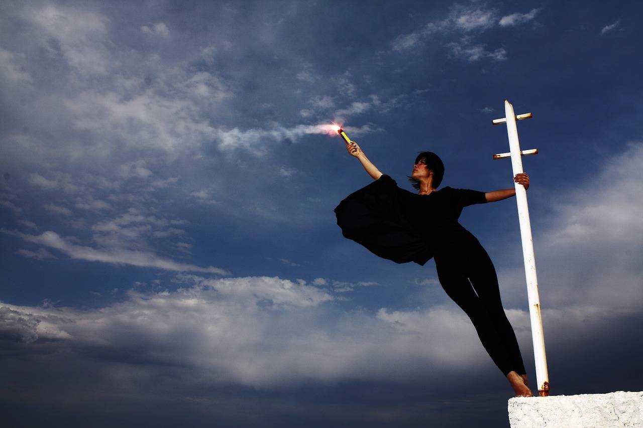 Fashion and Tech Collaboration: Fashion-forward Wearable Gadgets